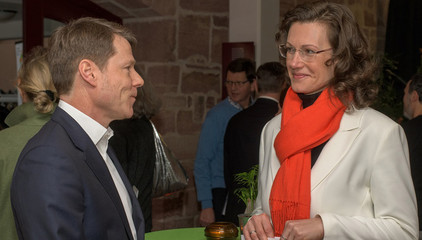 Konzerngeschäftsführer Dr. Thorsten Minuth im Gespräch mit der stellvertretenden Landrätin des Landkreises Schmalkalden-Meiningen, Susanne Reich, beim Zusammenschluss von Diakonie Werratal und Immanuel Diakonie Südthüringen im Kressehof im Meininger Ortsteil Walldorf Konzerngeschäftsführer Dr. Thorsten Minuth im Gespräch mit der stellvertretenden Landrätin des Landkreises Schmalkalden-Meiningen, Susanne Reich, beim Zusammenschluss von Diakonie Werratal und Immanuel Diakonie Südthüringen im Kressehof im Meininger Ortsteil Walldorf