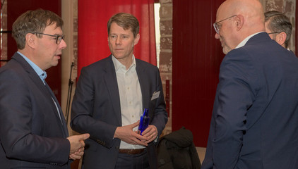 Der Bürgermeister der Stadt Schmalkalden Thomas Kaminski im Gespräch mit Dr. Thorsten Minuth und Tobias Jäger, Vorstandsvorsitzender von Diakoniewert, Bad Salzungen beim Zusammenschluss von Diakonie Werratal und Immanuel Diakonie Südthüringen im Kressehof im Meininger Ortsteil Walldorf Der Bürgermeister der Stadt Schmalkalden Thomas Kaminski im Gespräch mit Dr. Thorsten Minuth und Tobias Jäger, Vorstandsvorsitzender von Diakoniewert, Bad Salzungen beim Zusammenschluss von Diakonie Werratal und Immanuel Diakonie Südthüringen im Kressehof im Meininger Ortsteil Walldorf