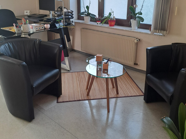 Blick in den Beratungsraum Immanuel Suchtberatung Schmalkalden - Nachricht - Bewährte Beratungsarbeit in neuen Räumen Blick in den Beratungsraum Immanuel Suchtberatung Schmalkalden - Nachricht - Bewährte Beratungsarbeit in neuen Räumen